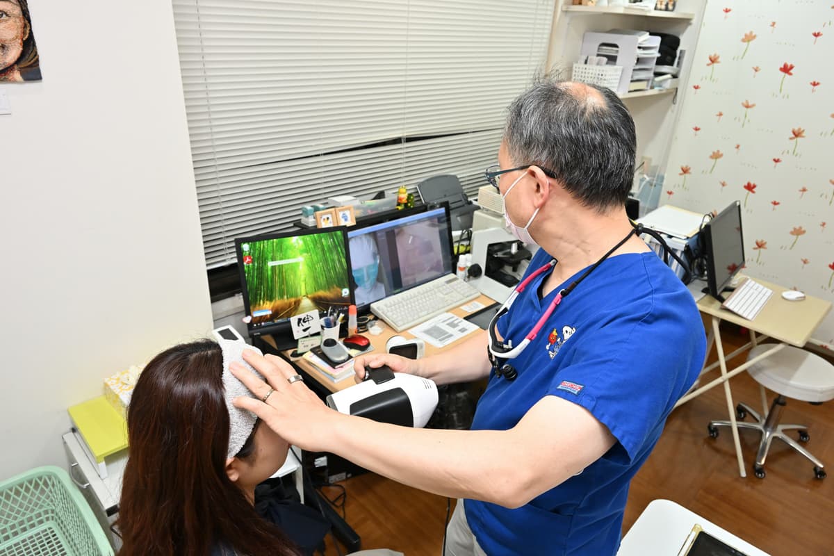 寺田院長とのシミ相談風景アンテラ３D 撮影